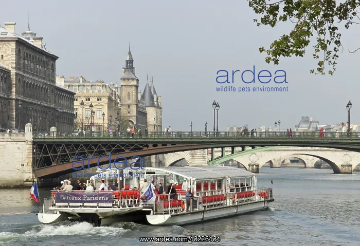 : A bateaux cruises on the Seine river, Paris : A bateaux cruises on the Seine river, Paris