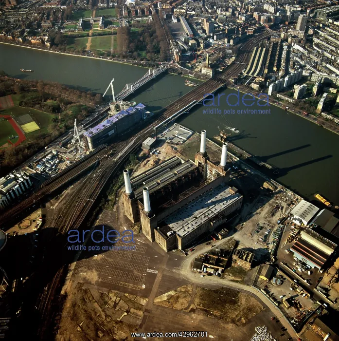 : Battersea Power Station, an unused coal-fired power : Battersea Power Station, an unused coal-fired power