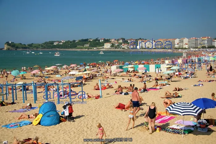 : Beach scene in the bay at Saint-Jean-de-Luz : Beach scene in the bay at Saint-Jean-de-Luz
