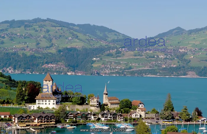 : Beautiful village of Spiez on Lake Thun : Beautiful village of Spiez on Lake Thun