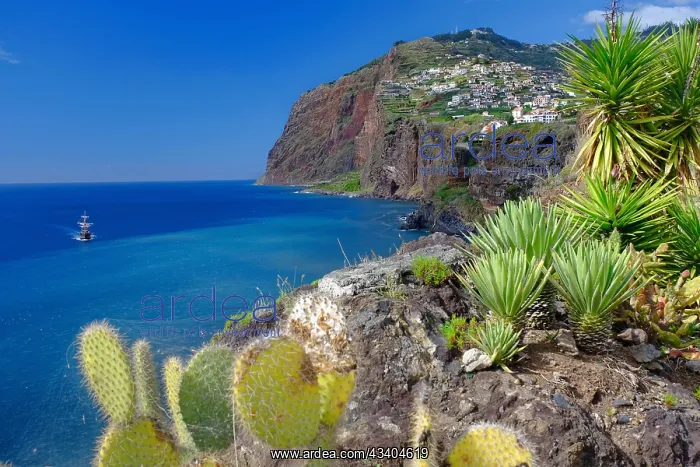 : Blick auf Cabo Giroo 589 m, Schiff Santa Maria : Blick auf Cabo Giroo 589 m, Schiff Santa Maria