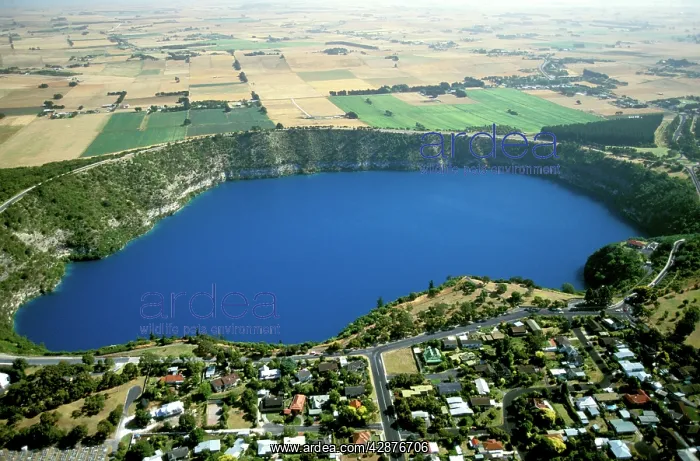 : Blue Lake volcano extinct for 4800 years Mount Gambier : Blue Lake volcano extinct for 4800 years Mount Gambier