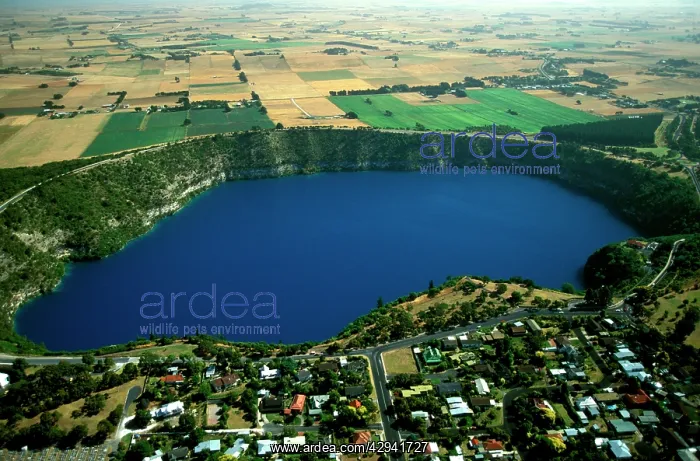: Blue Lake.volcano extinct for 4800 years. Mount : Blue Lake.volcano extinct for 4800 years. Mount