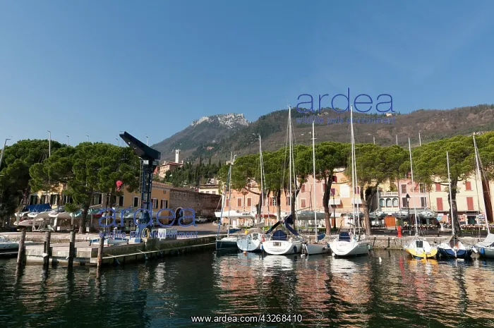 : Bogliaco, Lago di Garda, Lombardia, Italy : Bogliaco, Lago di Garda, Lombardia, Italy