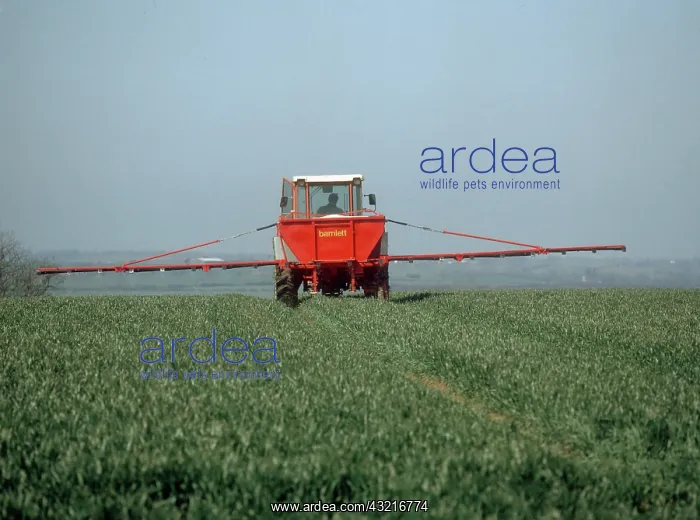 : Boom Spreader Spreading Fertilizer : Boom Spreader Spreading Fertilizer