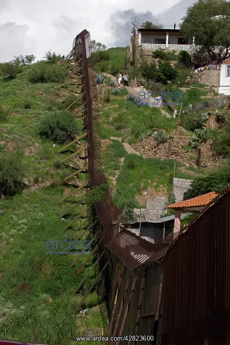: Border fence between Nogales Sonora Mexico (right) : Border fence between Nogales Sonora Mexico (right)