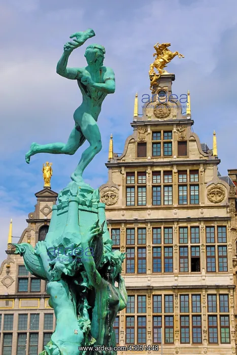: The Brabo Fountain in the Grote Markt in Antwerp, Belgium : The Brabo Fountain in the Grote Markt in Antwerp, Belgium