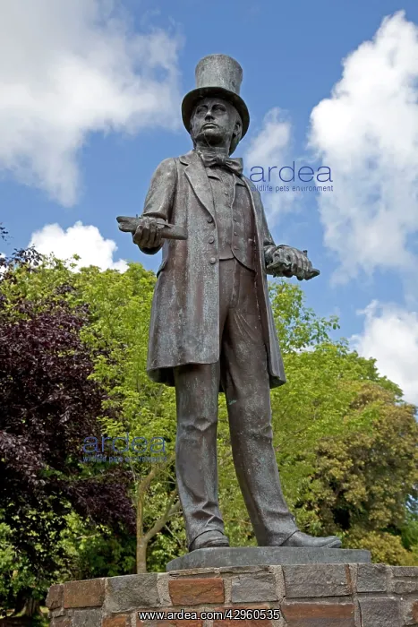 : Bronze statue of Brunel : Bronze statue of Brunel