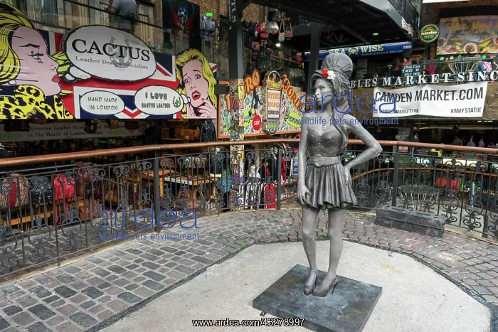  : Bronze statue of singer Amy Winehouse, artist Scott