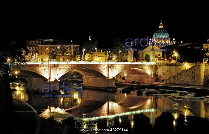 : Bruecke Viktor Emanuel II mit Peterskirche, Italien : Bruecke Viktor Emanuel II mit Peterskirche, Italien