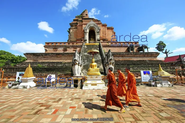 : Buddhist Monks at Chedi at Wat Chedi Luang Temple in Chi : Buddhist Monks at Chedi at Wat Chedi Luang Temple in Chi