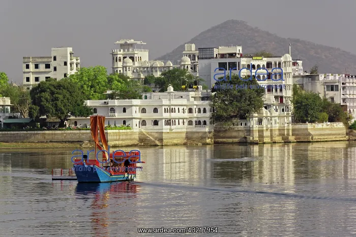 : Buildings and palace hotels along shoreline : Buildings and palace hotels along shoreline
