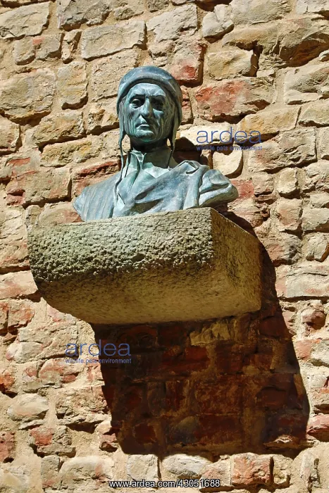 : Bust of Dante Alighieri outside the Museo Casa di : Bust of Dante Alighieri outside the Museo Casa di