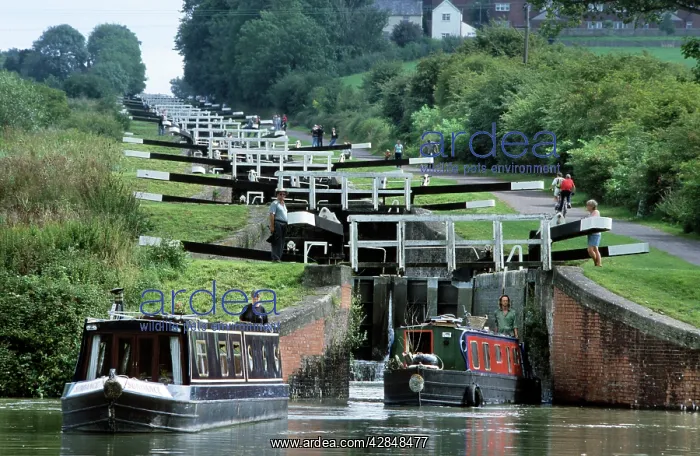 : Caen Hill Locks with narrow boats : Caen Hill Locks with narrow boats