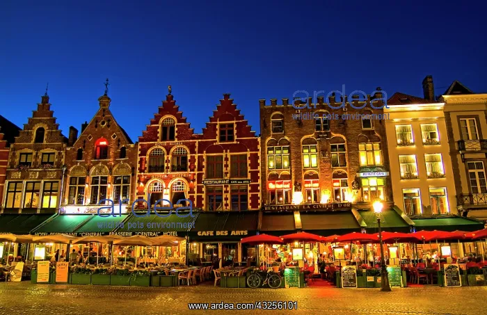 : Cafes in downtown Bruges marketplace, Belgium : Cafes in downtown Bruges marketplace, Belgium