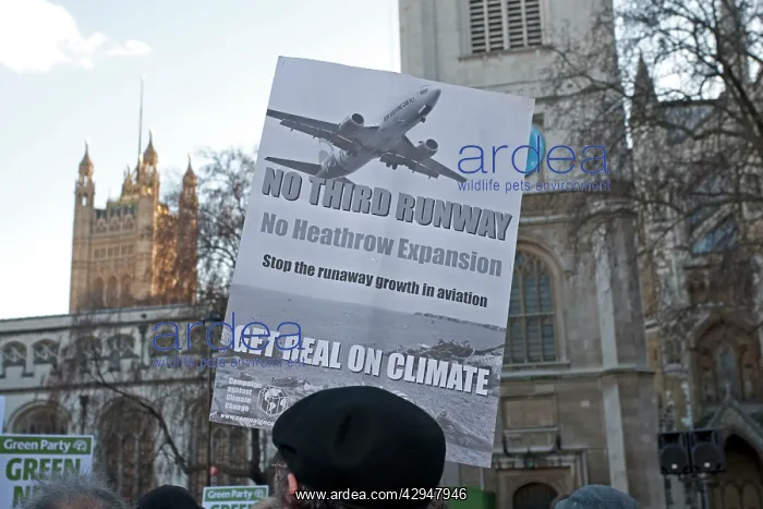 : Campaigners with banner no third runway on Climate : Campaigners with banner no third runway on Climate