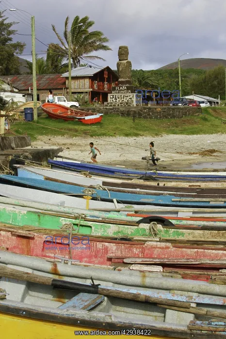 : Canoes drawn up on beach, and children. Hanga Roa : Canoes drawn up on beach, and children. Hanga Roa