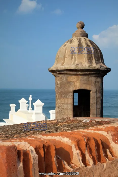 : Caribbean, Puerto Rico, Old San Juan. Lookout : Caribbean, Puerto Rico, Old San Juan. Lookout