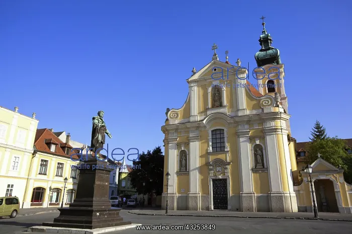 : Carmelite church in Gyor, Hungary : Carmelite church in Gyor, Hungary