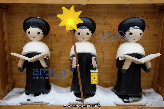 : Carol singers, figures manufactured in the Ore Mountains : Carol singers, figures manufactured in the Ore Mountains
