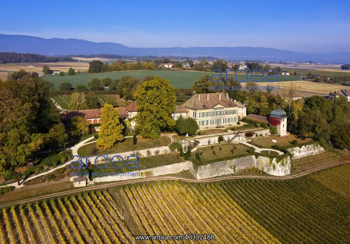 : Castle Vullierens, Chateau de Vullierens, drone : Castle Vullierens, Chateau de Vullierens, drone