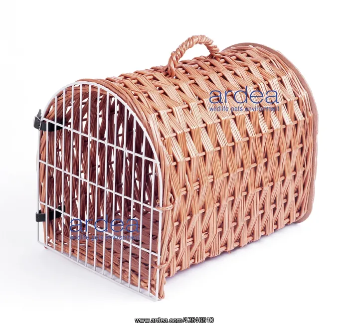 : CAT - Wicker carrying basket