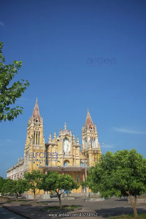 : Catholic Church, Giao Thien Commune, Red : Catholic Church, Giao Thien Commune, Red