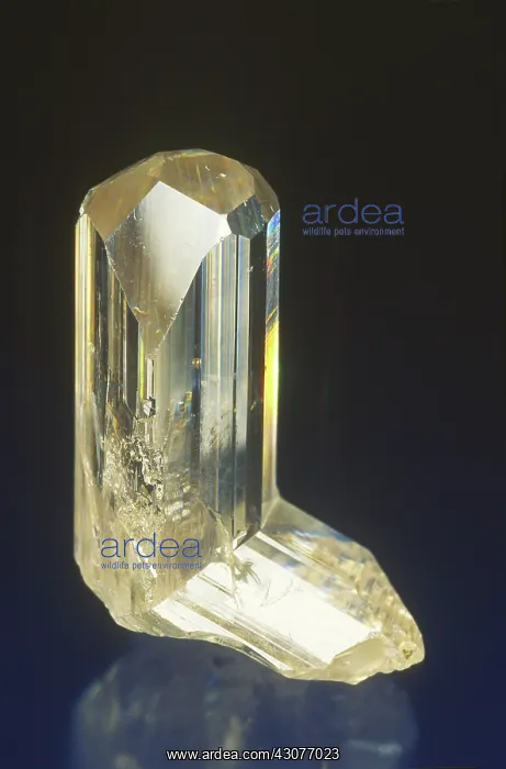  : Cerussite. Specimen dimensions: 3.5 x 2.5 cm. Tsumeb Mine, Tsumeb, Namibia