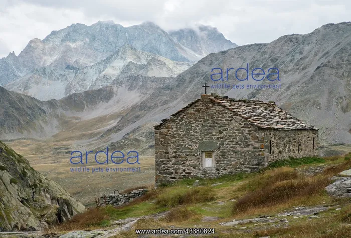 : Chapel, San Bernardino Pass, Passo del San Berna : Chapel, San Bernardino Pass, Passo del San Berna