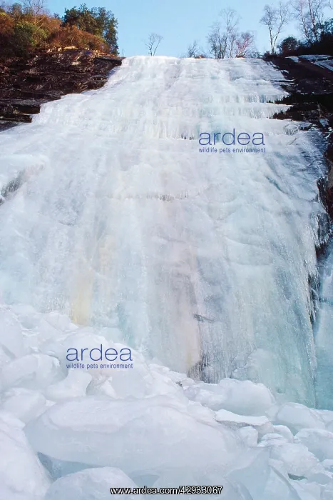 : China - frozen waterfall : China - frozen waterfall