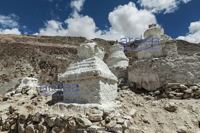 : Chortens (Tibetan Buddhism stupas) in Himalayas : Chortens (Tibetan Buddhism stupas) in Himalayas