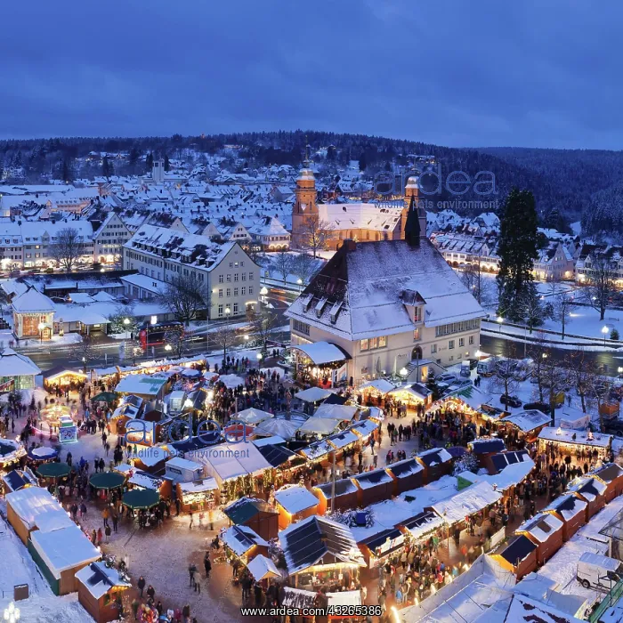 : Christmas Market at dusk, Freudenstadt, Black Forest : Christmas Market at dusk, Freudenstadt, Black Forest