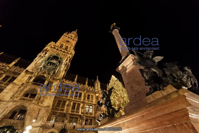  : Christmas market in Munich. Marienplatz