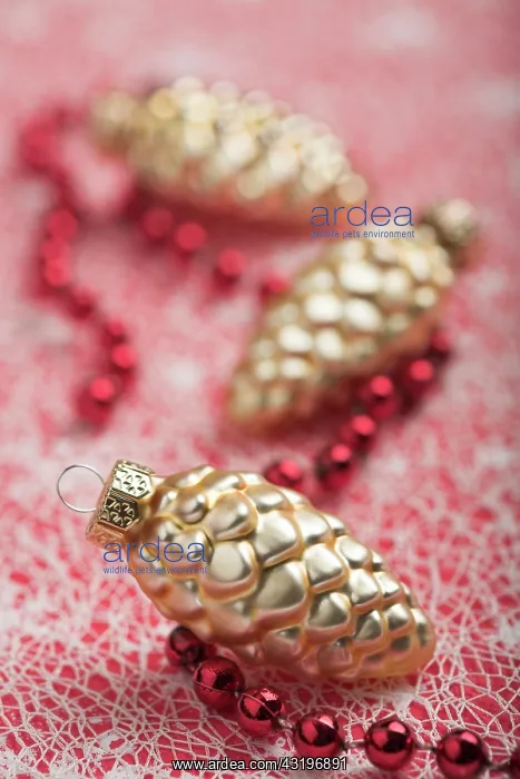 : Christmas tree decoration, cone-shaped : Christmas tree decoration, cone-shaped
