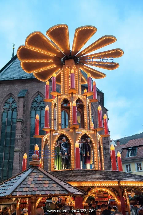 : Church of the Holy Spirit, Pyramid Gluhwein : Church of the Holy Spirit, Pyramid Gluhwein