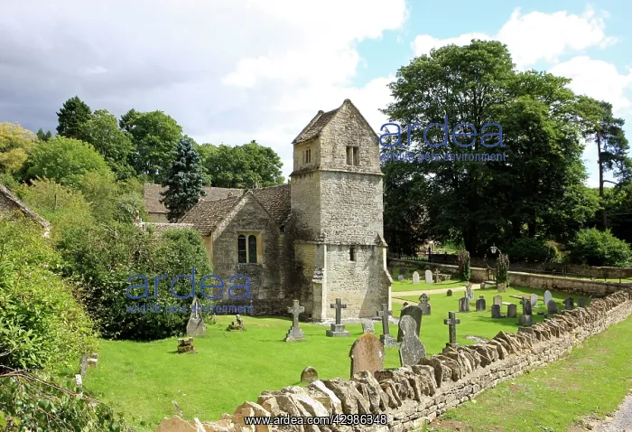 : Church of St Margaret - and graveyard : Church of St Margaret - and graveyard