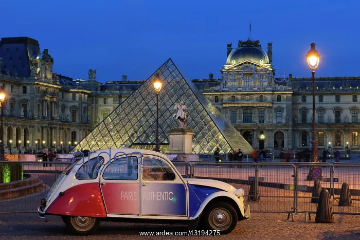 : Citroen 2 CV parked front of the Mus&, x9960;du Louvre : Citroen 2 CV parked front of the Mus&, x9960;du Louvre