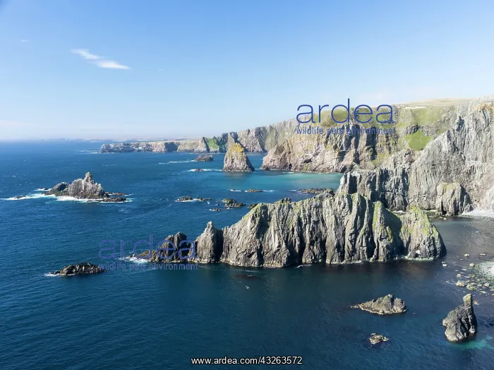 : The cliffs between Dale and Huxter close : The cliffs between Dale and Huxter close