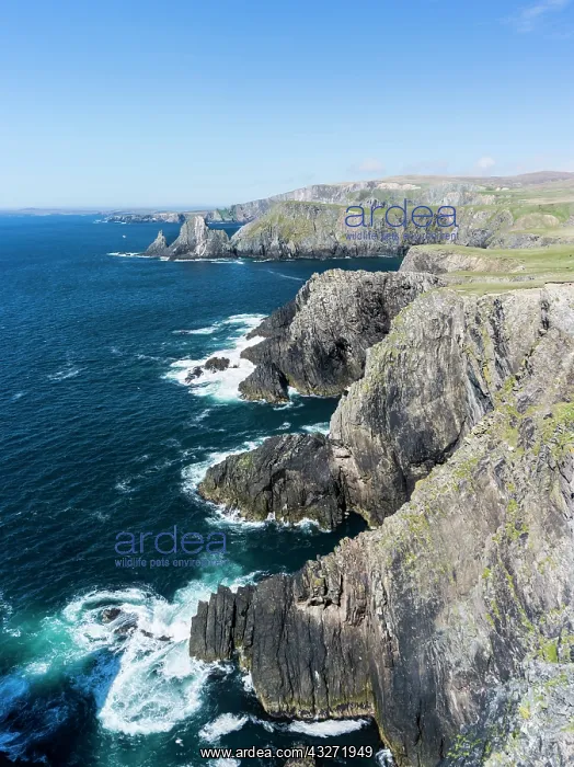 : The cliffs between Dale and Huxter close : The cliffs between Dale and Huxter close