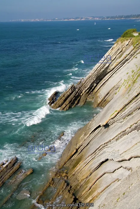 : Coastal cliffs and bay at Saint-Jean-de-Luz : Coastal cliffs and bay at Saint-Jean-de-Luz
