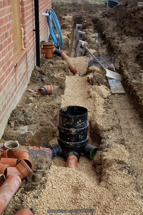 : Colemans Hill Farm new eco build laying drainage pipes : Colemans Hill Farm new eco build laying drainage pipes
