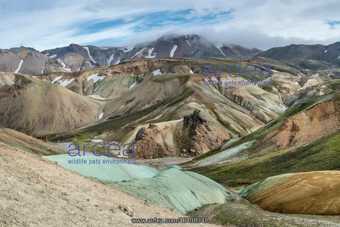 : Colored rhyolite mountains, Gr~nihryggur, Landmannalaugar