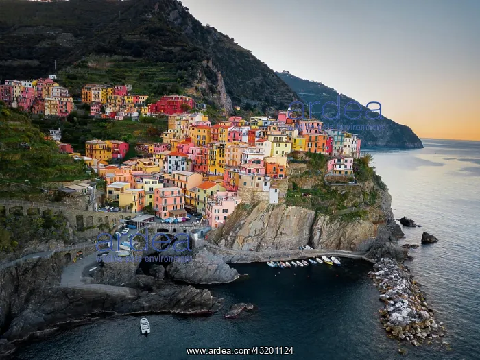  : Colorful houses in the coastal town of Manarola