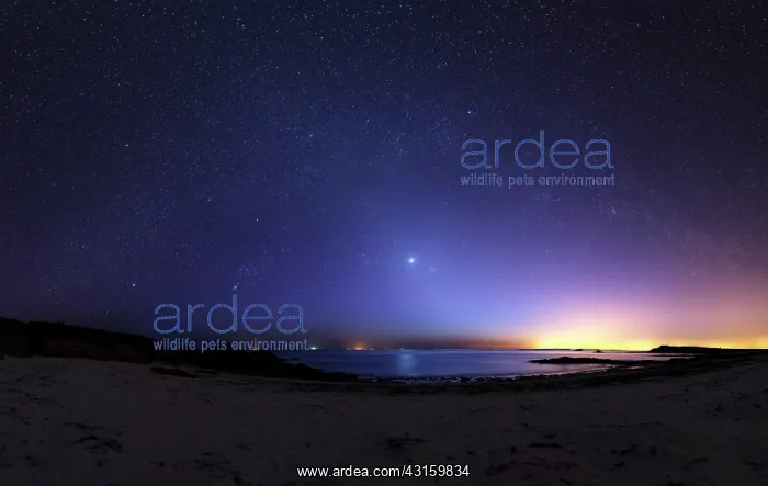 : Are the colors visible to the right or the twilight : Are the colors visible to the right or the twilight