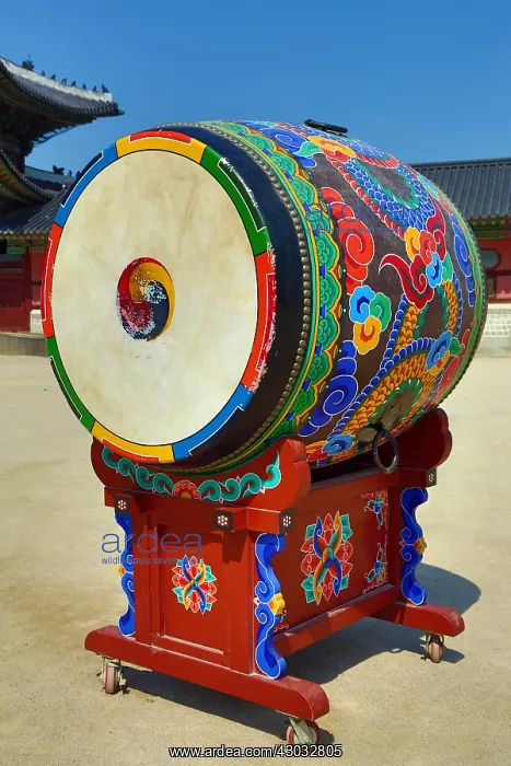 : Colourful drum at Gyeongbokgung Palace in Seoul, Korea : Colourful drum at Gyeongbokgung Palace in Seoul, Korea