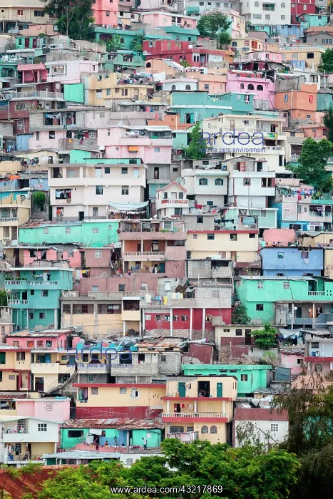 : Colourful houses, slum Jalousie, P&, x9d29;onville : Colourful houses, slum Jalousie, P&, x9d29;onville
