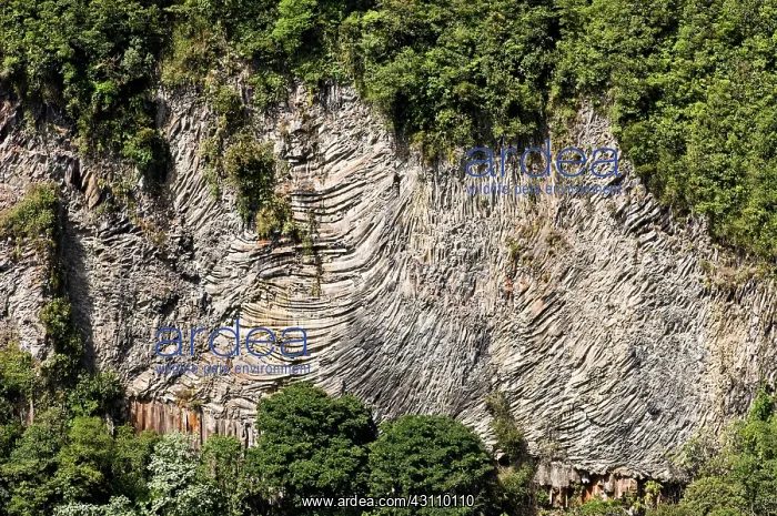 : Columnar Basalt : Columnar Basalt