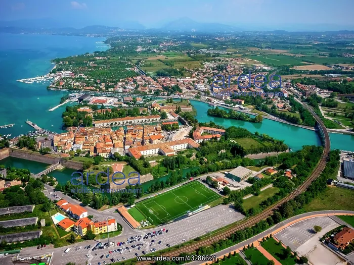 : Comune di Peschiera del Garda, Mincio River empties : Comune di Peschiera del Garda, Mincio River empties