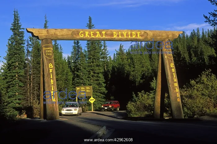 : Continental divide between Banff and Yoho National Parks : Continental divide between Banff and Yoho National Parks
