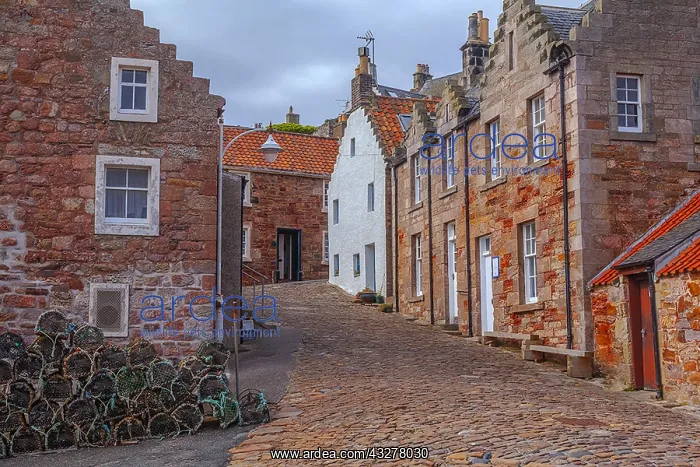 : Crail street scene - narrow streets and vernacular : Crail street scene - narrow streets and vernacular